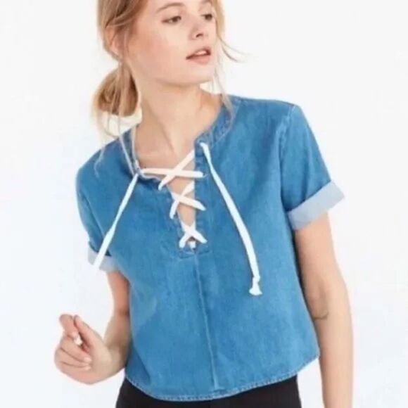 URBAN OUTFITTERS TAVI LACE UP DENIM CHAMBRAY CROP TOP - Picture 1 of 7